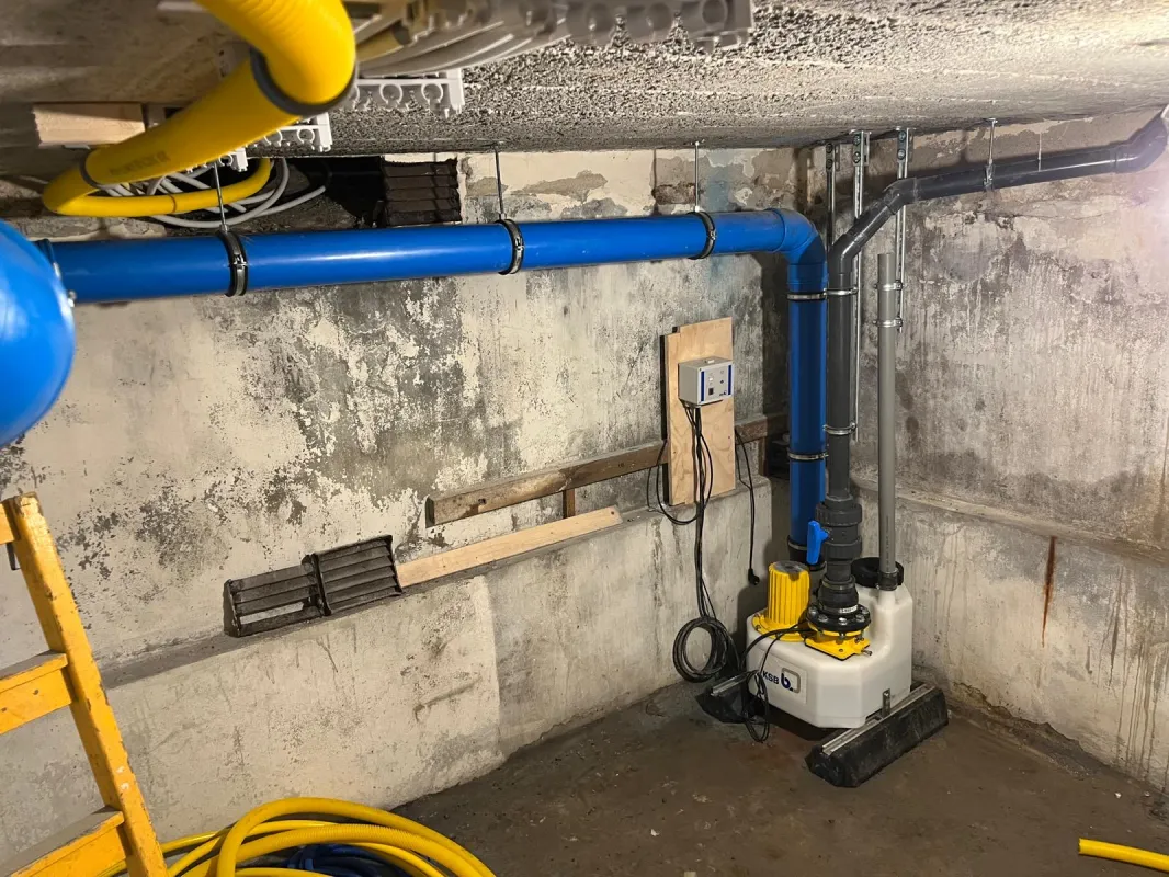 Technische ruimte met pompsysteem